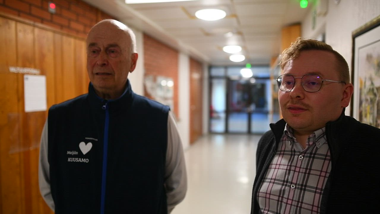 Kokoomuksen tunnelmia vaalivalvojaisista.