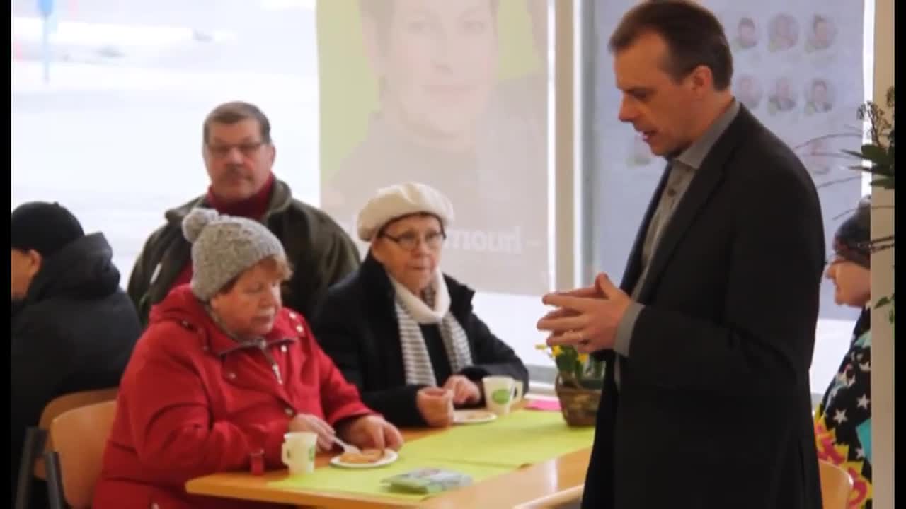 Keskustan vaalituvalla puhuttiin yrittäjyydestä ja postipalveluista.