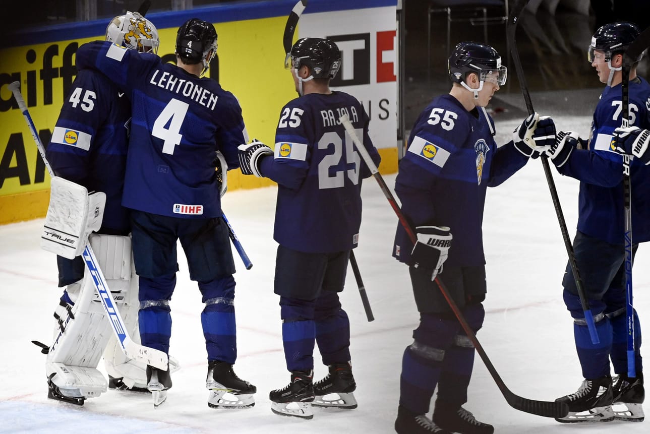 Suomi juhli tiistaina ottelun ja alkulohkon voittoa.