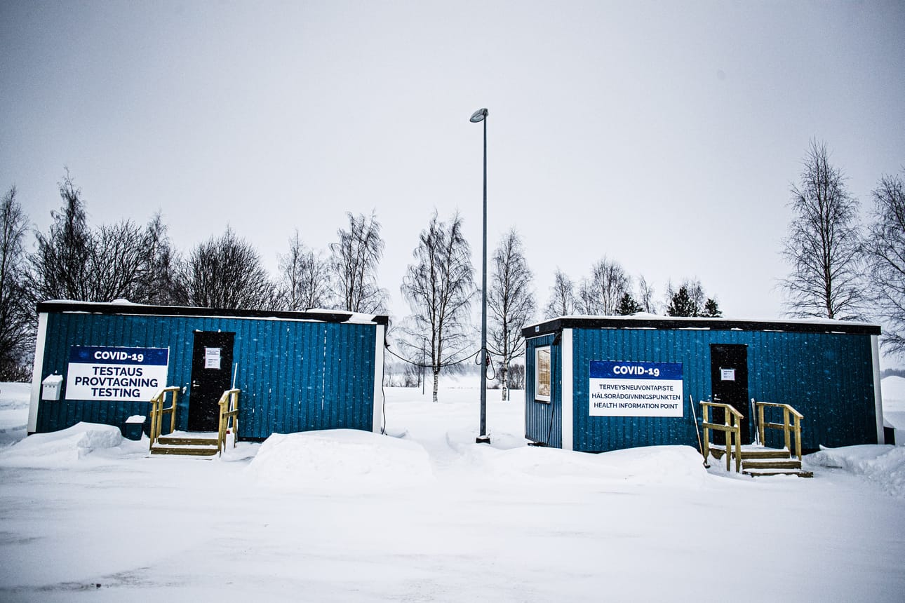 Suomen ja Ruotsin rajalla olevat testauskontit ovat tarkoitettu Ruotsista paluuliikenteelle tai ajanvarauksella oireisten henkilöiden testaukseen.