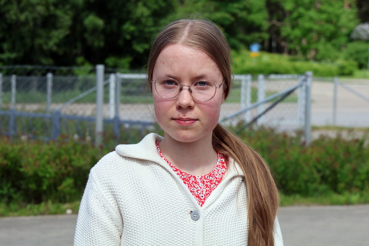 Veera Piirainen on kesätöissä 4H:n kesäsomettajana.