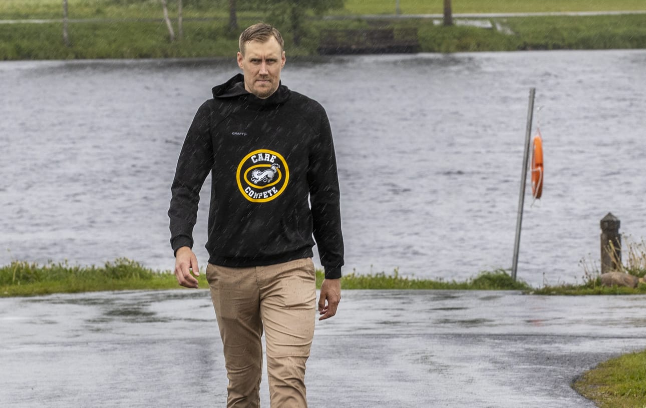 Oulussa torstaina vihmonut vesisade ei hetkauttanut Marko Anttilaa.