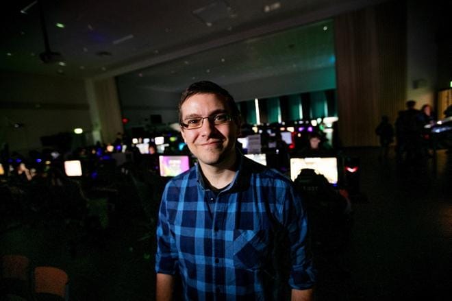 Tunnettu pelikasvattaja Mikko Meriläinen neuvoo vanhempia ottamaan selvää lasten peleistä. KUVAT: JAAKKO ELENIUS