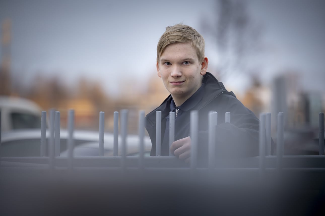 Juha Komulainen suosittelee kolmoistutkintoa heille, jotka saavat suurimman osan tarvittavasta opista oppitunneilta.