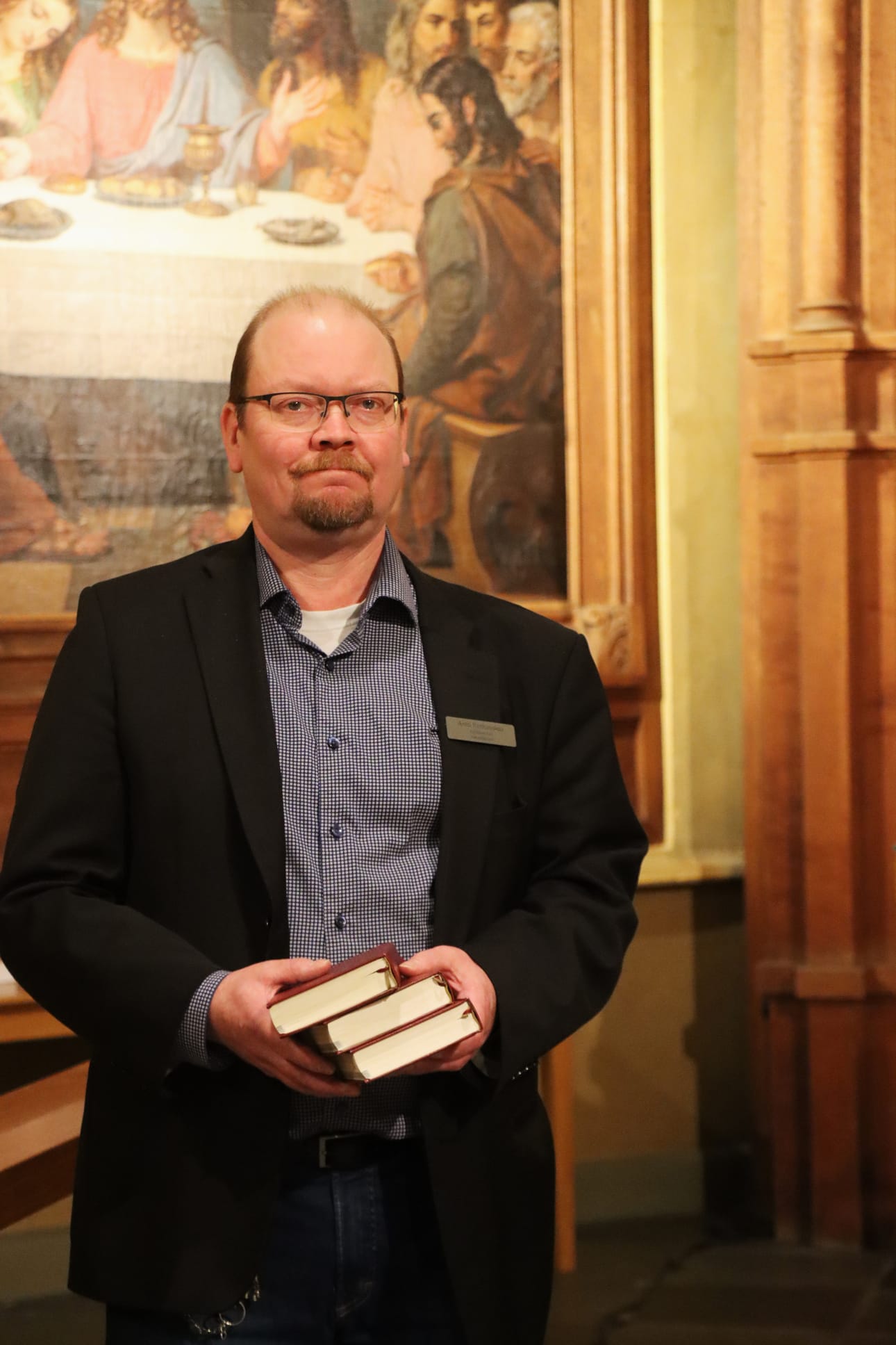 Suntion työssä on tärkeää pysyä aikatauluissa ja osattava työskennellä erilaisten ihmisten kanssa, Antti Kotkanoksa kertoo.