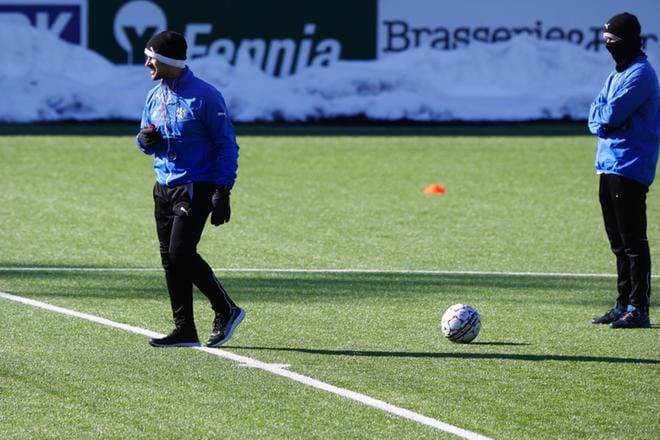 Fysiikkavalmentaja Carlos Fradão(oik.) on asunut Suomessa jo vuodesta 2013, valmentaja Ricardo Duarte vasta viisi kuukautta. Ricardo on muovannut valmistautumiskaudella VPS:n hyökkäyspeliä monipuolisemmaksi. KUVA: MINNA ANTILA