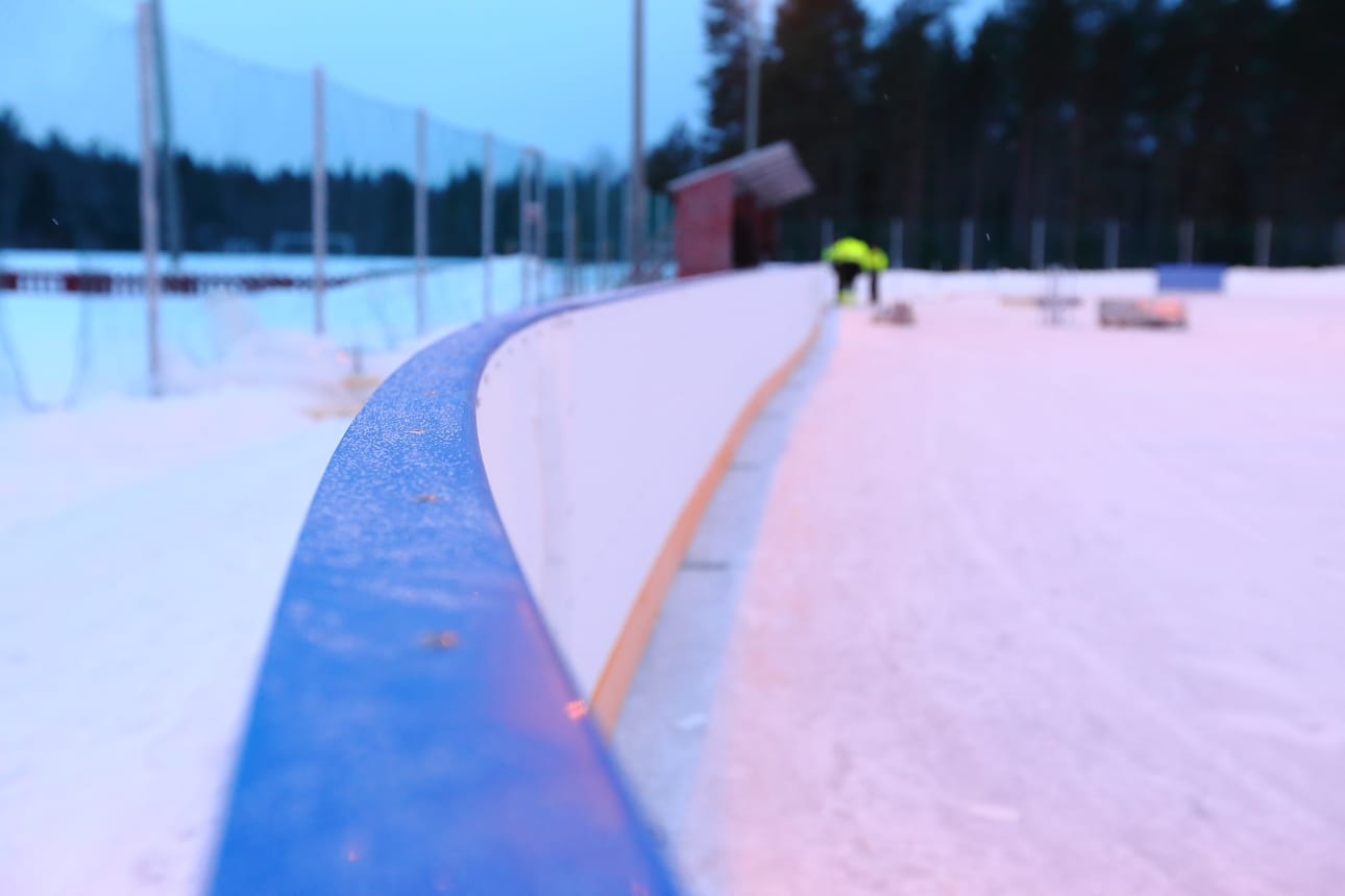 Siikajoella on tällä hetkellä kuusi jääkiekkokaukaloa. Niitä on päivitetty vähitellen uusimpiin versioihin.