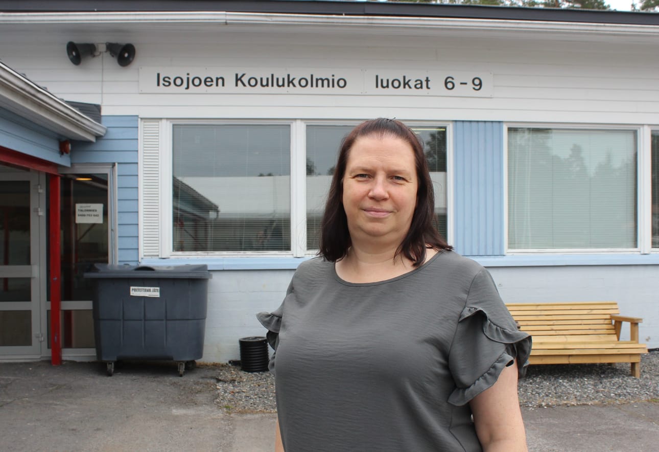 Jenny Näsi kokee työssään suurimmat ilon hetket silloin, kun joku oppilaista onnistuu siinä, mikä on aiemmin ollut hankalaa. Kyse voi olla vaikka koulun tulosta aamulla tai siitä, että uskaltaa vihdoin viitata tunnilla. - Ne voivat olla pieniä juttuja, mutta ne ovat tosi merkityksellisiä.