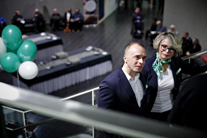 Varatoimitusjohtaja Pasi Turtio ja viestintäjohtaja Minna Sillanpää kertoivat listautumistavoitteista. Seinäjoella pankki muuttaa uusiin tiloihin Keskustorille ensi kesän alussa. KUVAT: TOMI KOSONEN