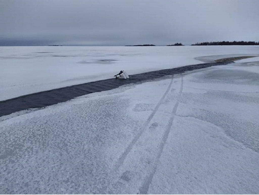 Iäkäs nainen oli joutunut avantoon Oulun edustalla ja löytyi menehtyneenä vedestä perjantaina. Merivartiosto julkaisi paikalta kuvan ja varoittaa erittäin heikoista jäistä merialueella.
