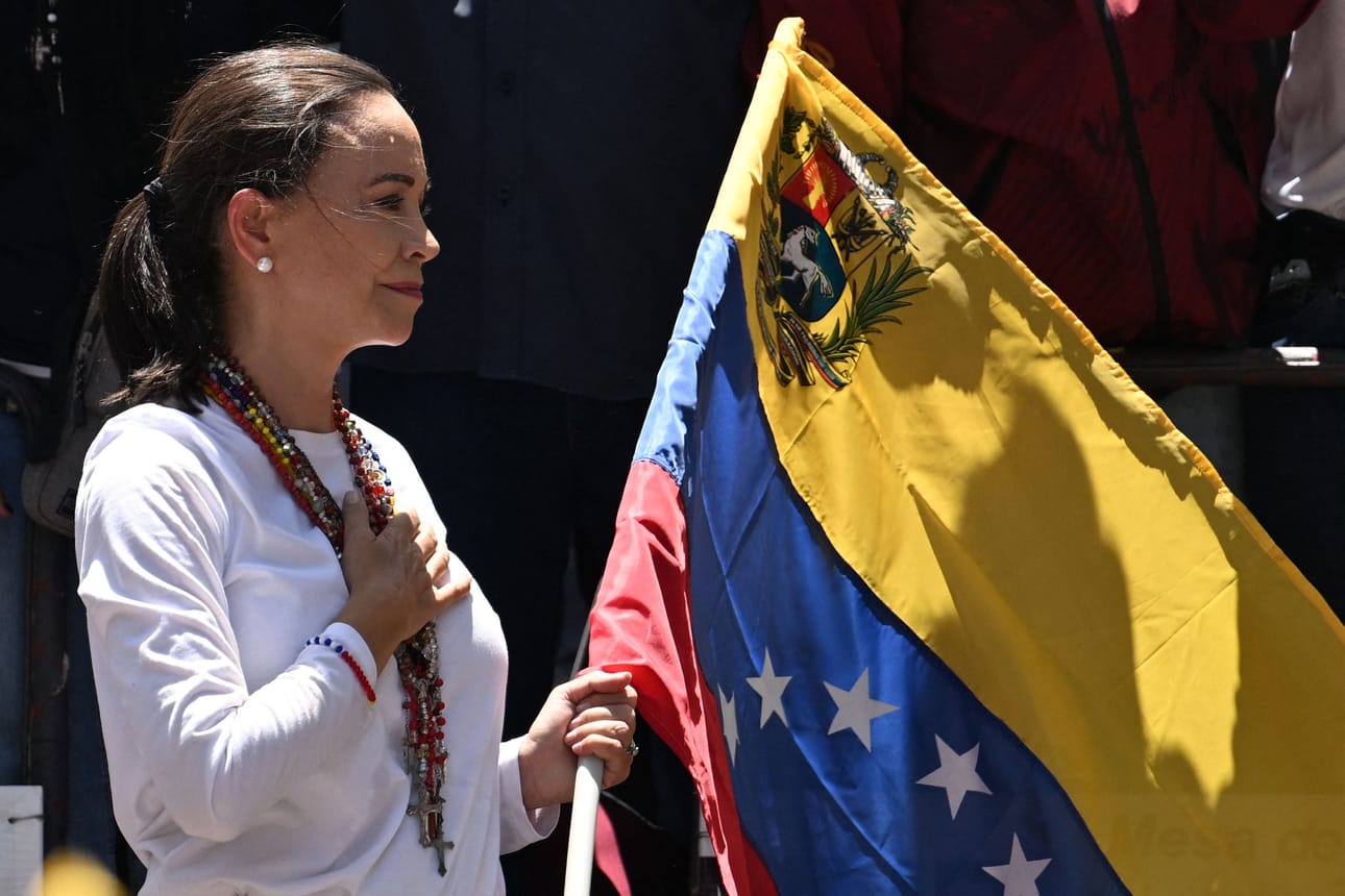 Venezuelalainen oppositiojohtaja Maria Corina Machado mielenosoituksessa Caracasissa 3. elokuuta. AFP/Lehtikuva