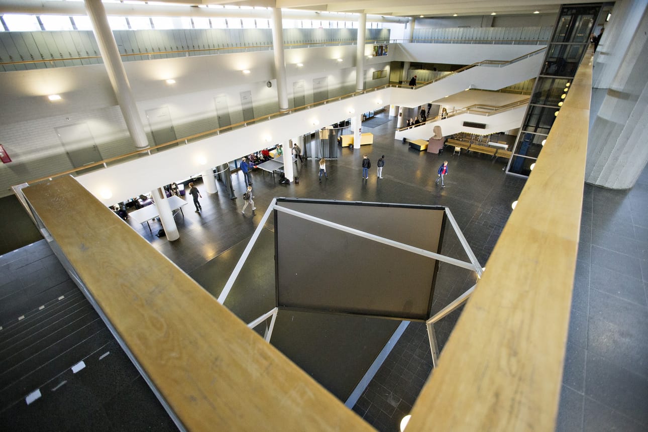 Poliisin mukaan koulut ovat Suomessa pääasiassa turvallisia ympäristöjä.