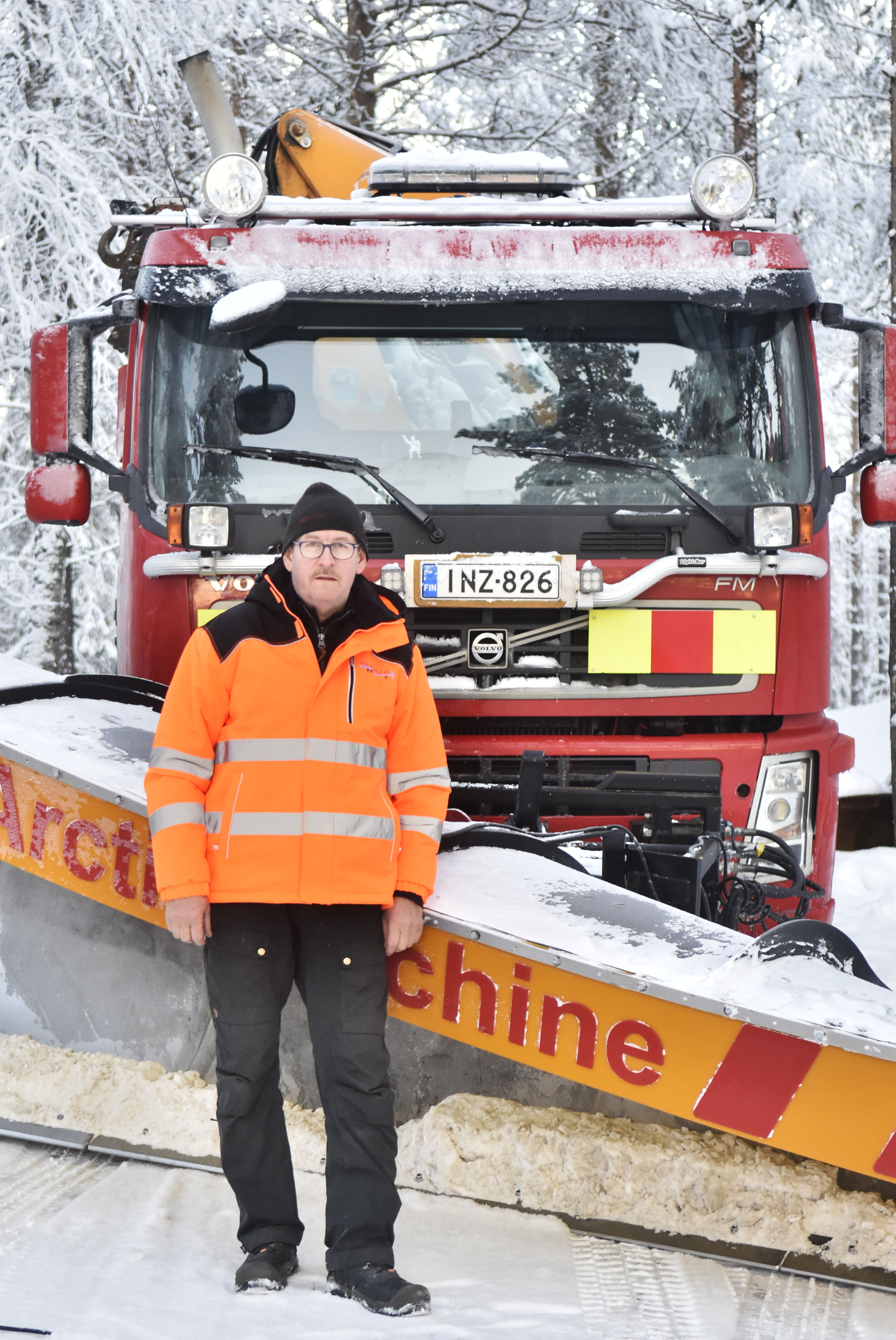Vuoden yrittäjänä Taivalkoskella palkittu Esa Särkelä toimii kuorma-autoilijana, jäteyrittäjänä ja rakennustoiminnassa.