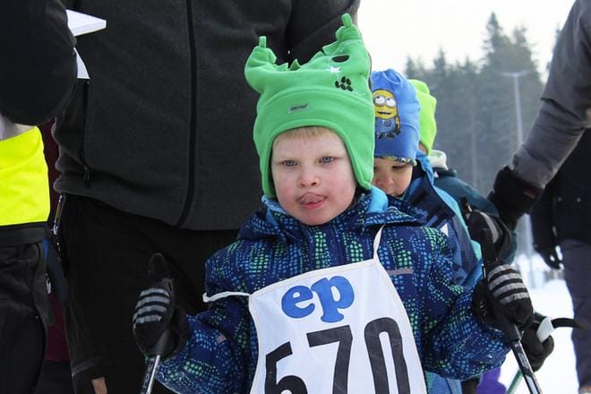 Hiihtäminen on niin tarkkaa puuhaa, että kieli on pidettävä keskellä suuta. Kuvat Sanna Keisala ja Virpi Kupiainen-Ämmälä