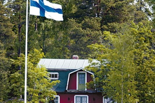 Amerikkalaisen Pew-tutkimuslaitoksen tutkimuksen mukaan suomalaiset ovat Euroopan ylpeimpiä omasta kansallisuudestaan.