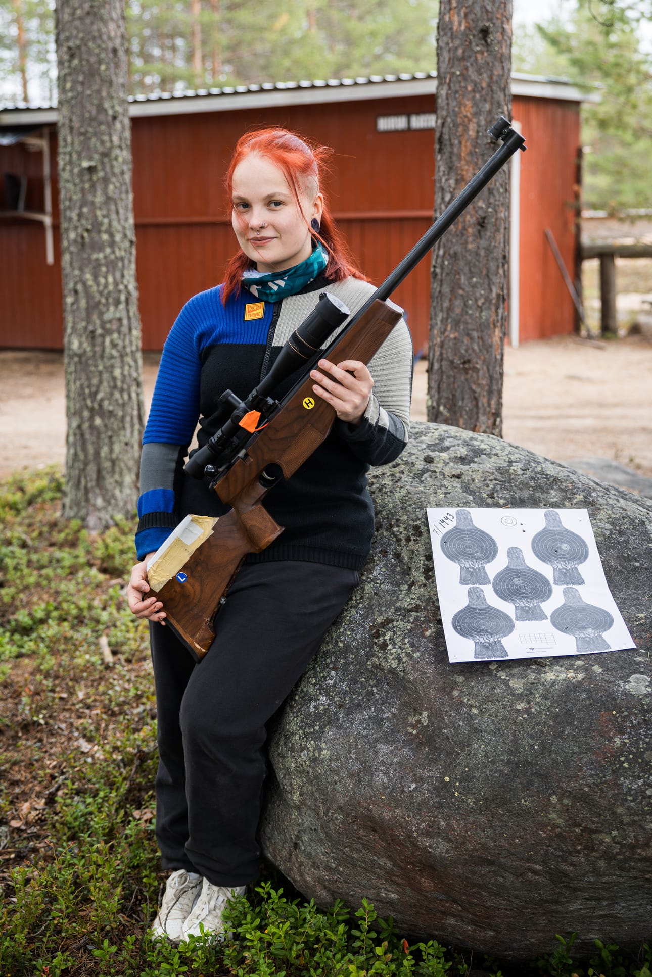 Johanna Uusitalo on Jupon Erän jäsen ja osallistui metsästysammunnan kisoihin ensimmäistä kertaa. Aseena hänellä on vanha ampumahiihdossa käytetty kivääri.