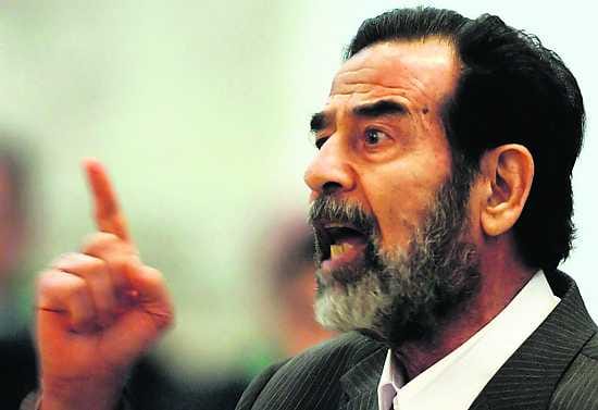 Uhmakas. Saddam uhkasi jäädä jatkossa pois itseään koskevasta oikeudenkäynnistä.