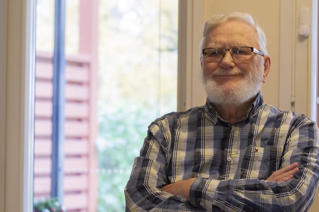 Vilho Weissenfelt on tyytyväinen ikäihminen. Kunnostaan hän huolehtii päivittäin. Syksyllä liikuntaa on saanut myös marjastuksesta.