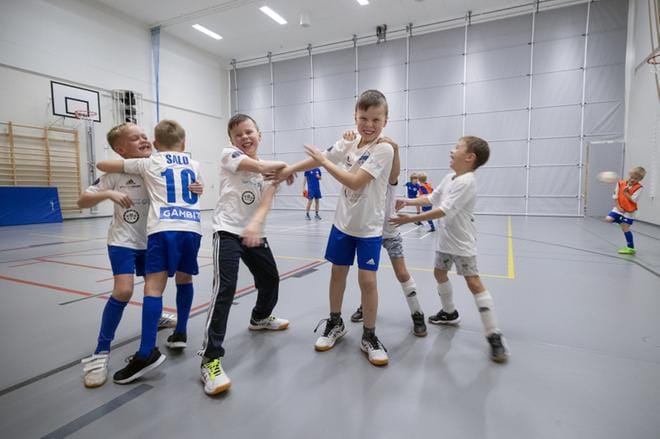 Harjoituksissa on välitön ja vapautunut tunnelma. KUVAT: JARNO PELLINEN