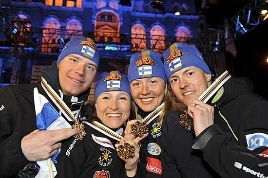 Matti Heikkinen (vas.), Aino-Kaisa Saarinen, Virpi Kuitunen ja Sami Jauhojärvi toivat Suomelle parisprintistä kultaa ja pronssia.