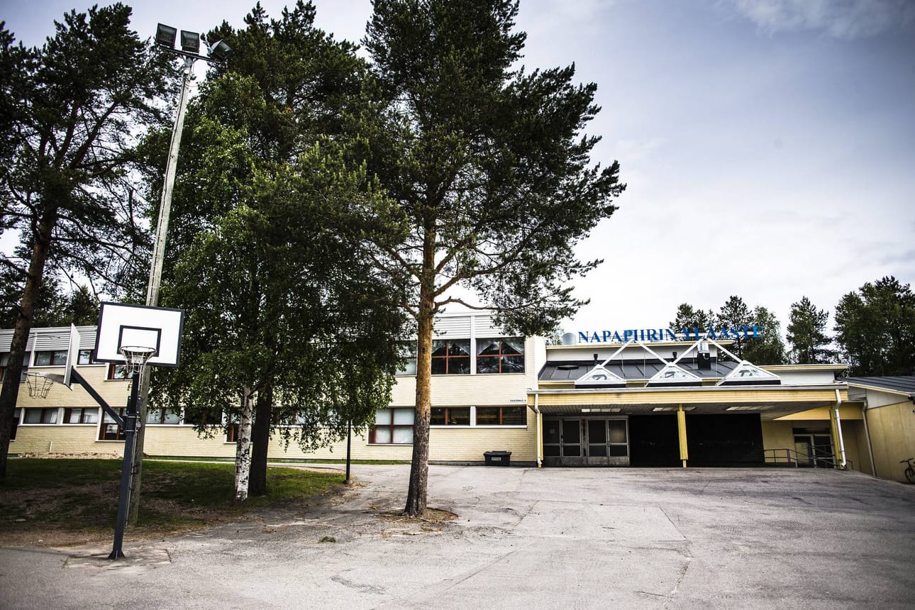 Lapin aluehallintovirasto on tehnyt Napapiirin yläasteella työsuojelutarkastuksen ja terveysviranomainen on määrännyt liikuntasalin käyttökieltoon.