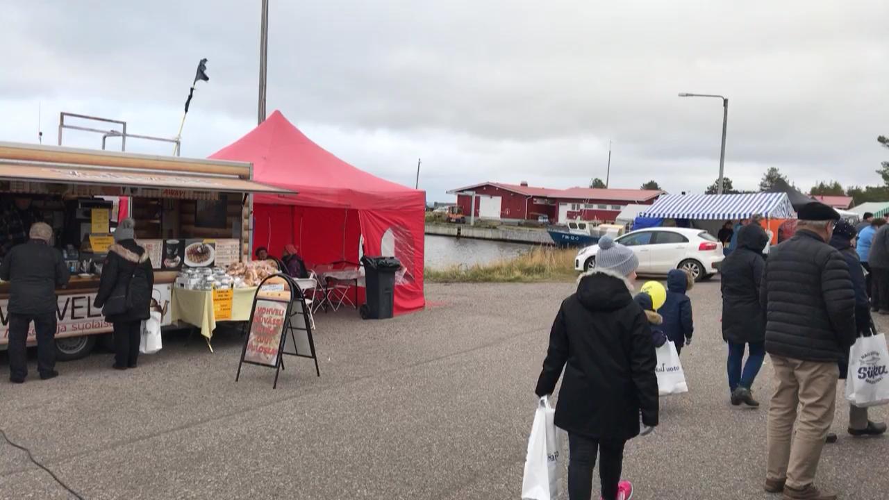 Katso videot Hailuodon Siikamarkkinoilta – millainen on tämän vuoden markkinasää?