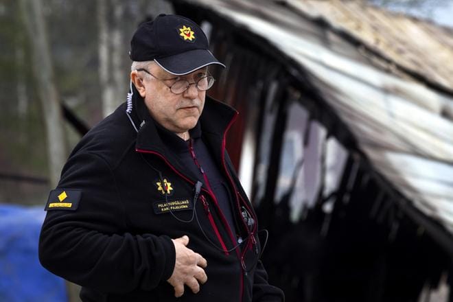 Haja-asutusalueilla kannattaa harkita nuohousurakoita kyläkunnittain, pelastuspäällikkö Kari Pajuluoma vinkkaa. Pitkät matkat voivat nostaa nuohouksen hintaa ainakin, jos jokainen tilaa nuohoojan erikseen eri aikoina. KUVA: HEIKKI HAKANEN