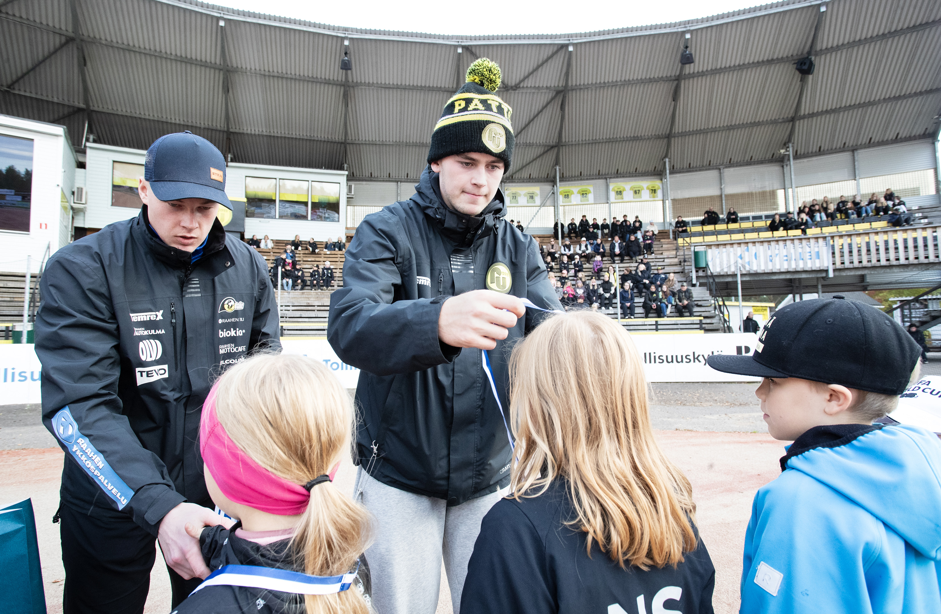 Pesisväki kokoontui kauden päätökseen – Katso palkitut