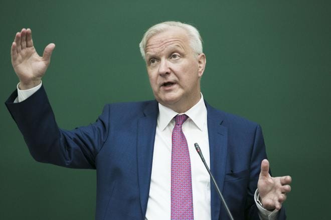 Suomen Pankin pääjohtaja Olli Rehn sanoi Ylen ykkösaamussa, että hän ei sulje pois presidenttiehdokkuutta, mutta hoidetaan koronakriisi ensin alta pois ja palataan sitten näihin kysymyksiin. KUVA: Timo Marttila