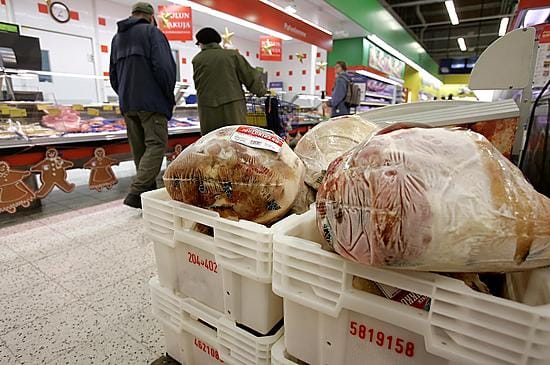 Joulun vietto maksaa maltaita, moni turvautuu kulutusluottoon.