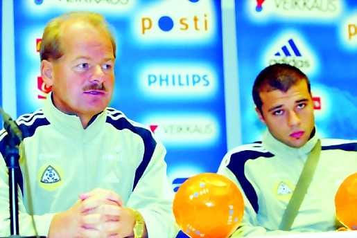 Vetää vakavaksi . Antti Muurista (vas.) sen paremmin kuin Alexei Eremenkoakaan ei juuri hymyilyttänyt perjantaina. Armenia voi olla Suomelle yllättävänkin kova pala.