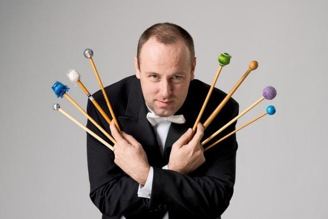 Patrik Knif pääsee esittelemään rumpalin taitojaan sunnuntain konsertissa. Hän on soittanut Vaasan kaupunginorkesterissa vuodesta 2006 asti.