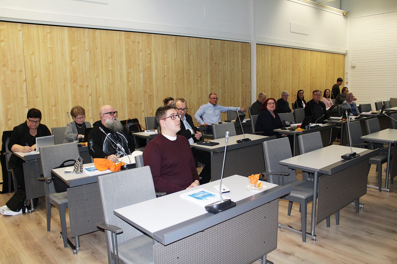 Kuva Pudasjärven kaupunginhallituksen kokouksesta 18.4.2018.