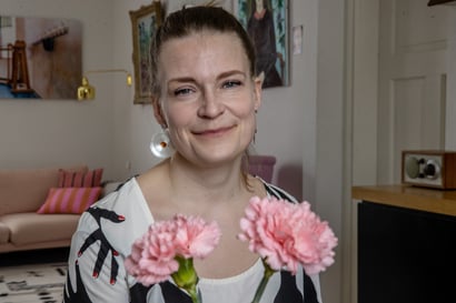 Oululainen Silja Kejonen sai kaunokirjallisuuden Kaarlen palkinnon runokokoelmastaan Äiti ja sylikoira – Gummeruksen myöntämän palkinnon arvo on 5 000 euroa