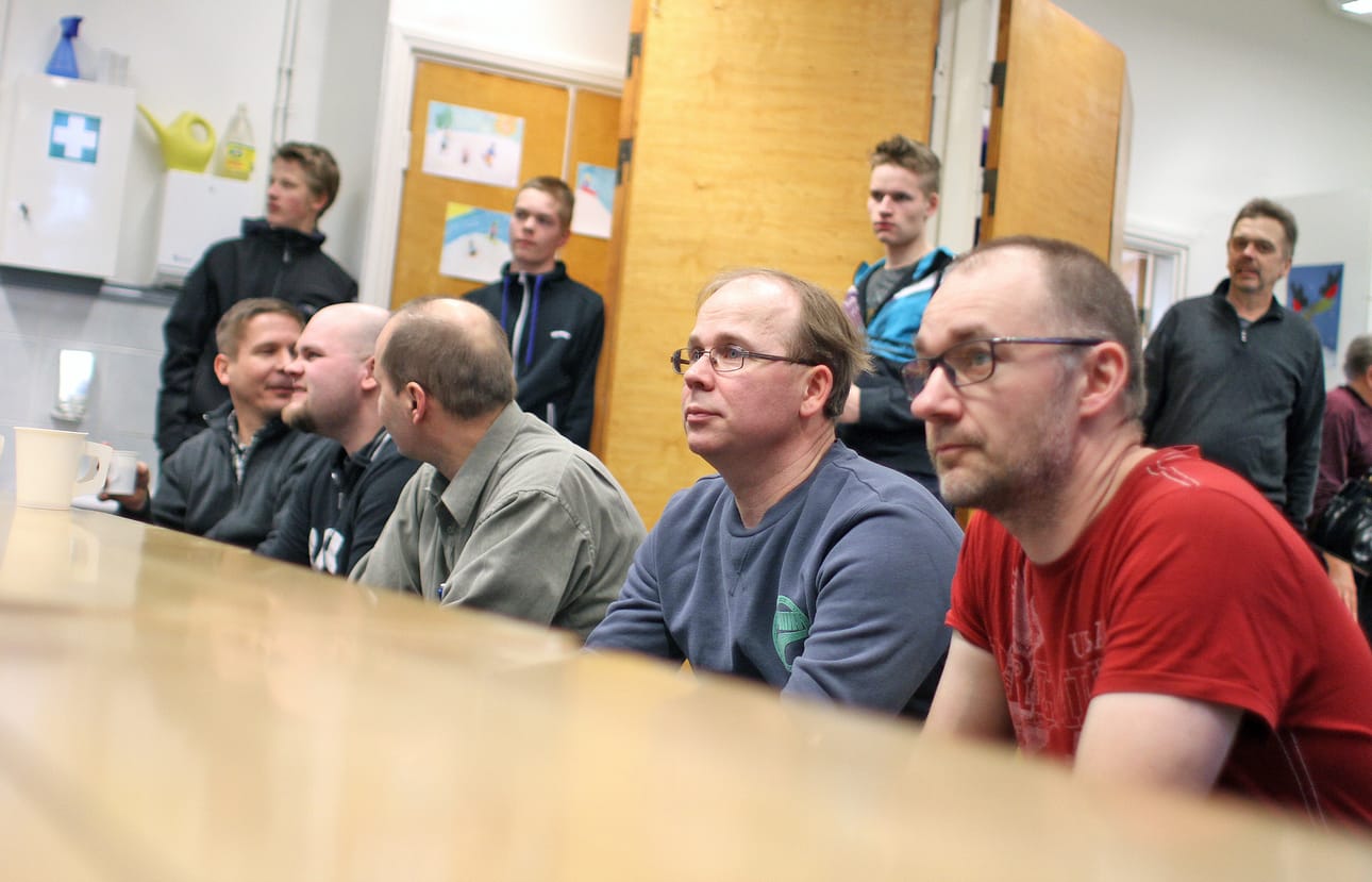 Markkuun koulun oppilaiden vanhempia, kyläläisiä ja päättäjiä kokoontui maanantai-iltana Markkuun koululle keskustelemaan koulun kohtalosta. Vanhemmat toivat tilaisuudessa ilmi huolensa koulukyydistyksistä, harrastusmahdollisuuksien katoamisesta ja koko kylän elinvoimaisuuden hiipumisesta mikäli koulu lakkautetaan.