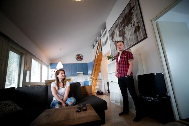 Matkaajina Jenni Rannila-Savola ja Antti Savola kuvailevat olevansa melko erilaisia. Rannila-Savola suunnittelee ja perehtyy kohteisiin etukäteen, Savolan tyyli on spontaanimpi. – Olen todennut, että Jennin toimintatapa on hyvä, Savola sanoo. KUVAT: JAAKKO ELENIUS