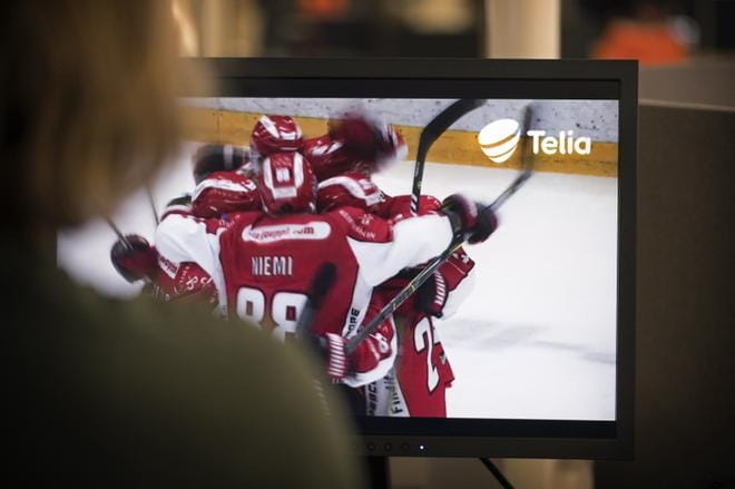 Vaasan Sportin perjantaiset voitonjuhlat tulivat Telian välittämänä kotikatsomoihin – ainakin useimpiin. KUVA: JARNO PELLINEN