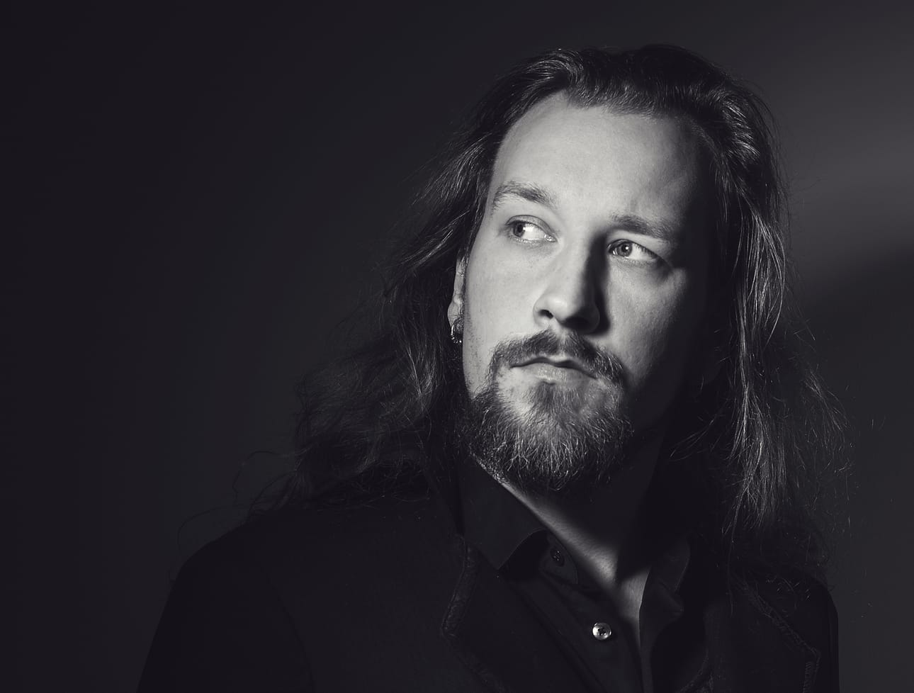 Henri Uusitalo on laulanut useita oopperarooleja. Hän laulaa myös orkestereiden ja kuorojen solistina. Lappeenrannan laulukilpailuissa hänet äänestettiin yleisön suosikiksi viime vuonna.