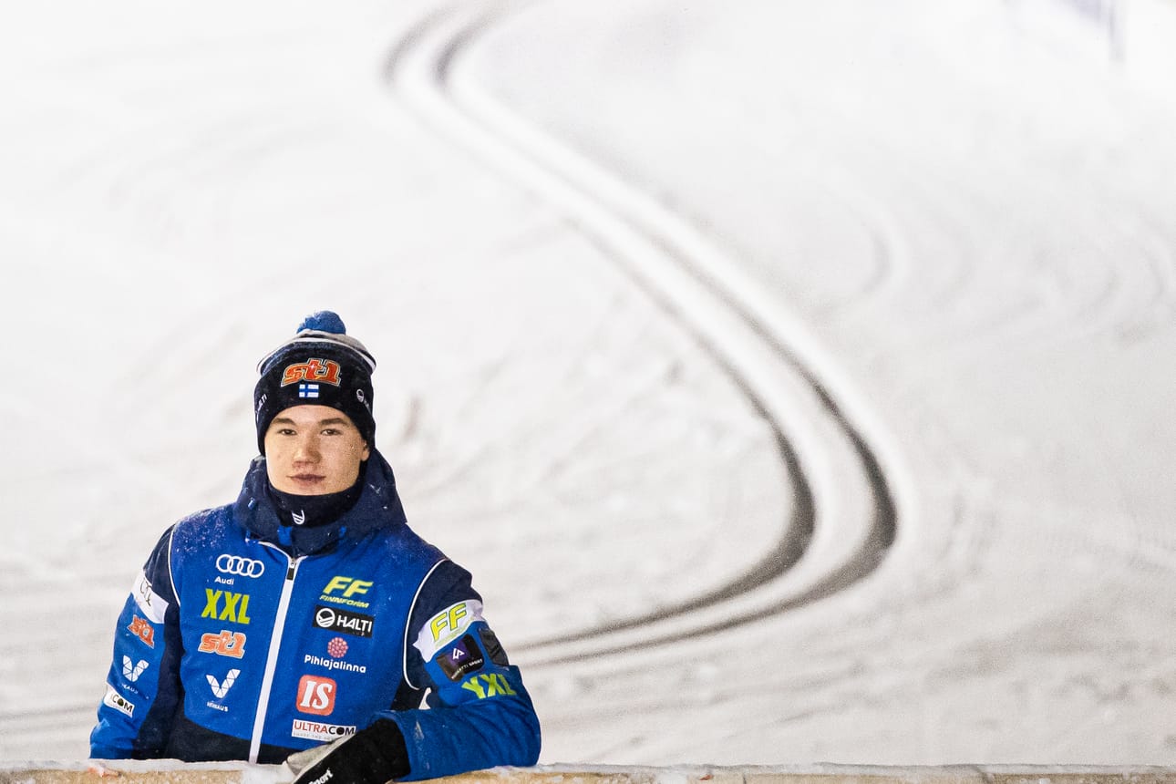 Hiihtäjä Niilo Moilanen.