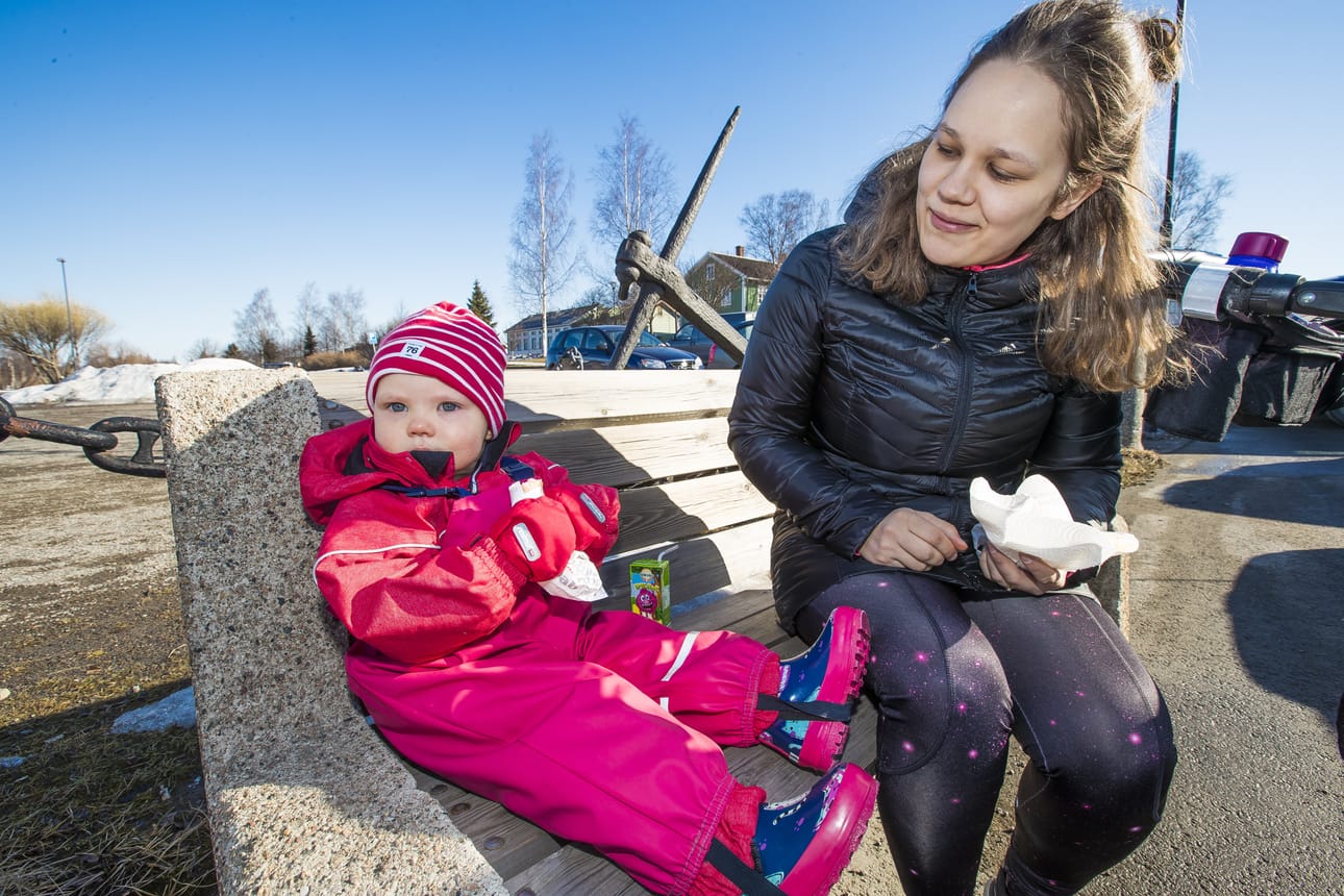 Tyyne (ei kuvassa), Elle ja Anne Nissilä olivat tulleet nauttimaan markkinameiningistä.