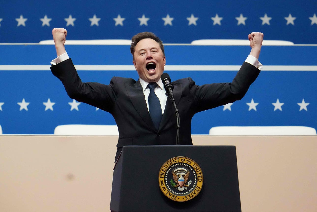 Vivek Ramaswamyn ratkaisu tarkoittaa sitä, että uusi virasto voi jäädä yksin Elon Muskin johdettavaksi. Musk oli mukana Trumpin virkaanastujaisten juhlallisuuksissa. LEHTIKUVA/AFP