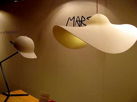 Kiinalaisen Feng Ren Yanin tuolissa on vanhaa helmitaulun tunnelmaa.