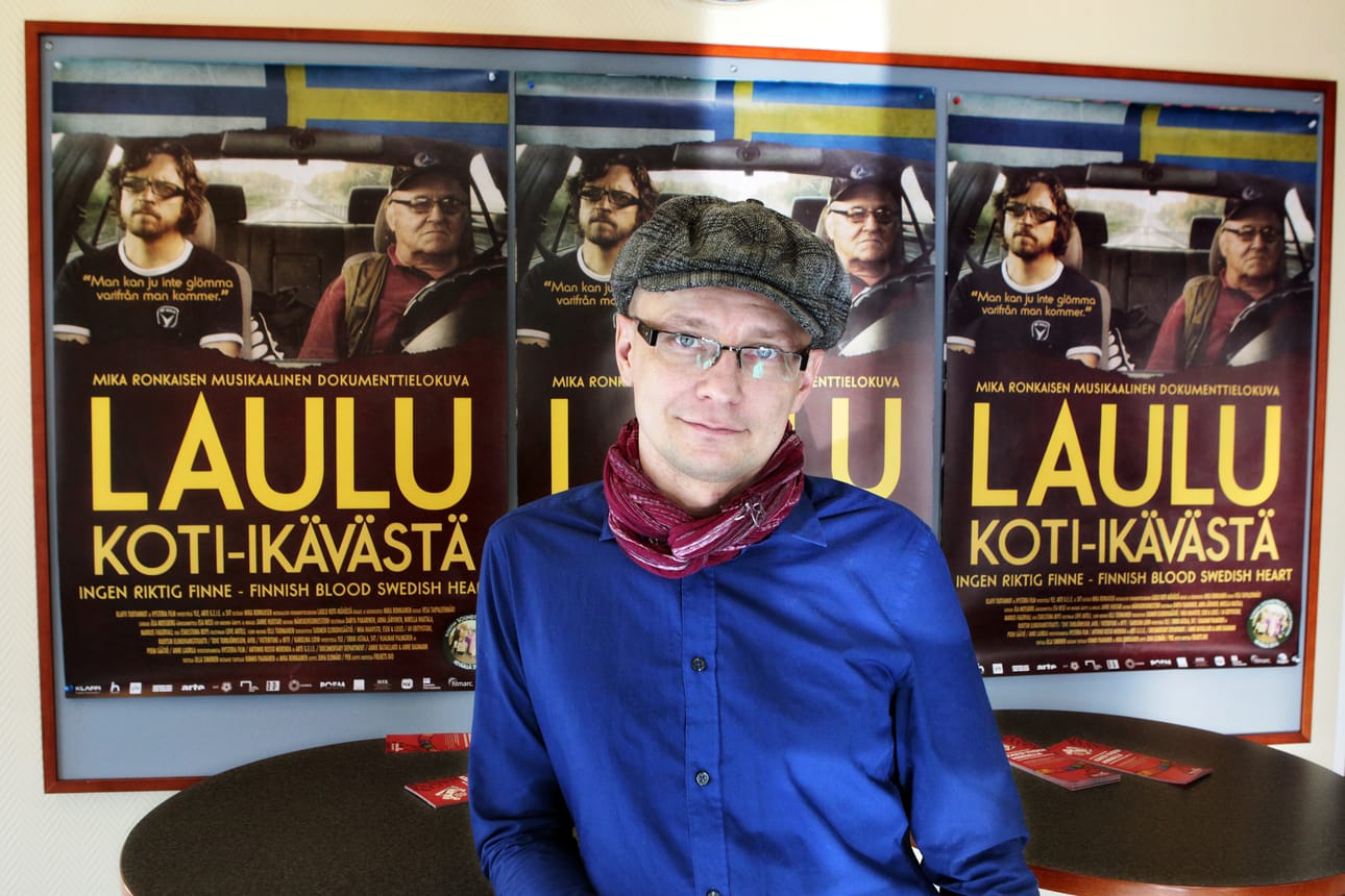 Mika Ronkaisen dokumenttielokuva Laulu koti-ikävästä on saanut kaksi Jussi-palkintoehdokkuutta.