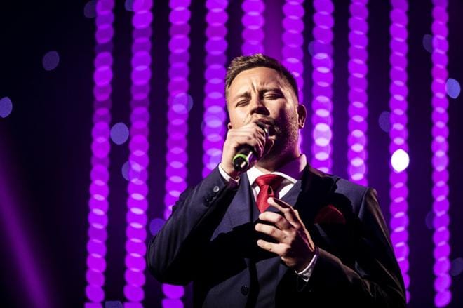 Jarno Kokko on laulanut aikaisemmin oopperaa ja musikaalimusiikkia. Se kuuluu hänen tulkinnassaan. KUVA: KRISTA LUOMA