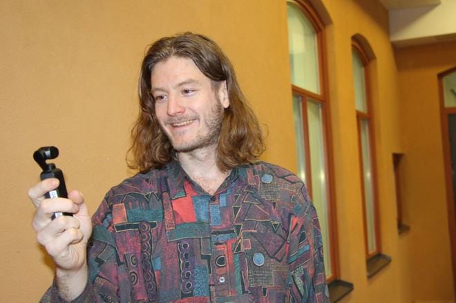 Matti Tuomaala aloitti marraskuussa vuoden mittaisen Älä osta mitään -haasteen. Hänen projektiaan voi seurata youtubessa Matin Kukkarossa -kanavalla. Kuva: Katja Lahti