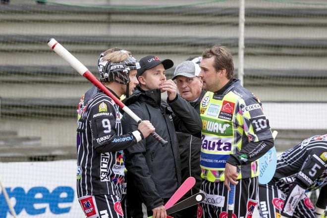JymyJussien Henri Itävalo (vas.), Jussi Parvi, Jan Hautala ja Jukka-Pekka Vainionpää punoivat juonia Pattijoen päänmenoksi. KUVA: JAAKKO ELENIUS
