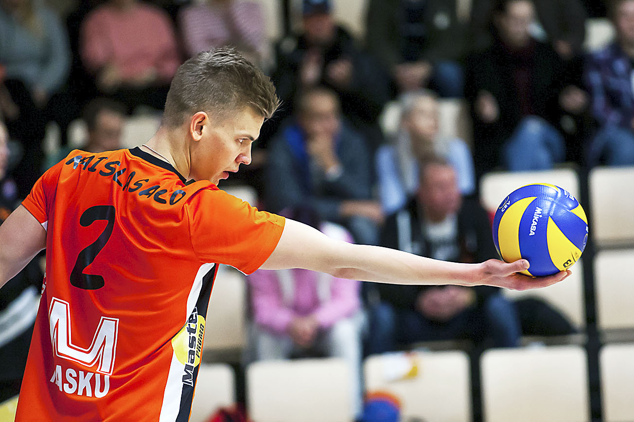 Samuli Kaislasalo Hurrikaanin hakkuriksi