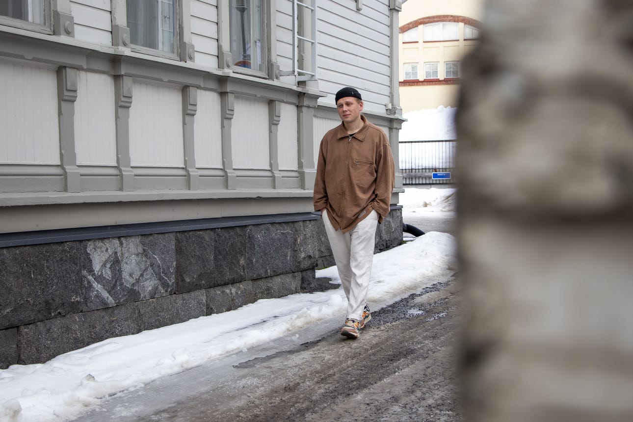 Itseoppinut muusikko Tuomas Soukka ei saanut nauttia rytmeistä lapsuudessaan. Nyt hän on julkaissut ensimmäisen levynsä ja toivoo, että yhden henkilön menestyksestä hyötyisi koko kulttuurin kenttä.
