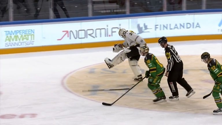 Kärppävahti Stanislav Galimov tulistuu Ilveksen 3–0-osuman jälkeen
