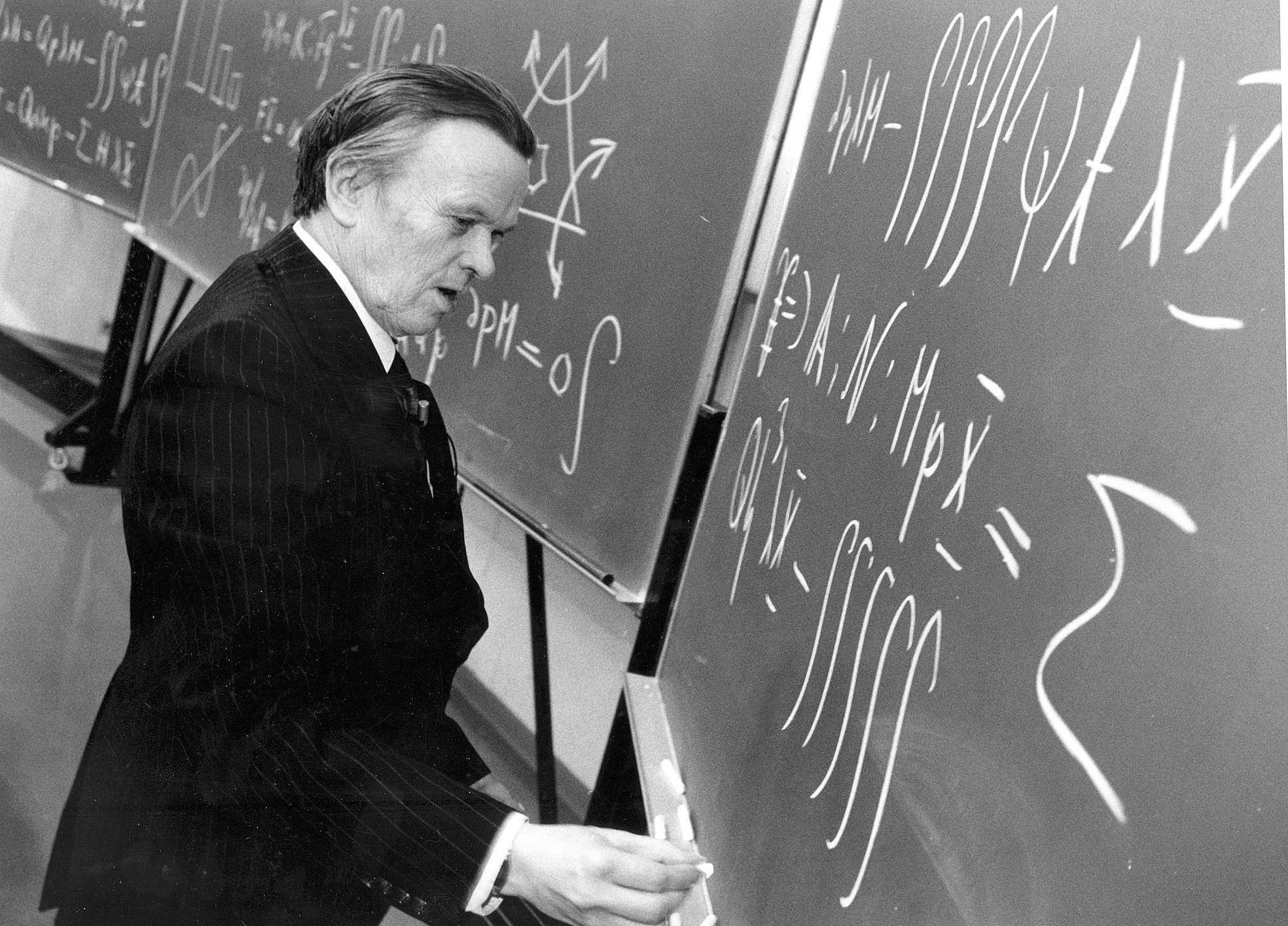 Kuva vuodelta 1991, jolloin Aapo Heikkilä piti 60-vuotisjuhlaluentoa Oulun yliopistolla. 